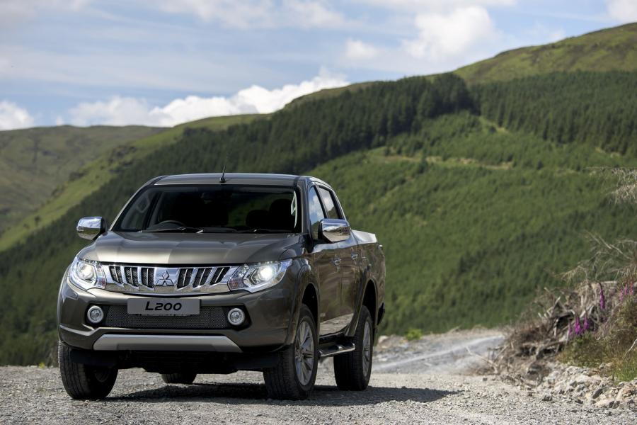  Mitsubishi L200 Double Cab Barbarian 2015 года  (фото 12 из 30)